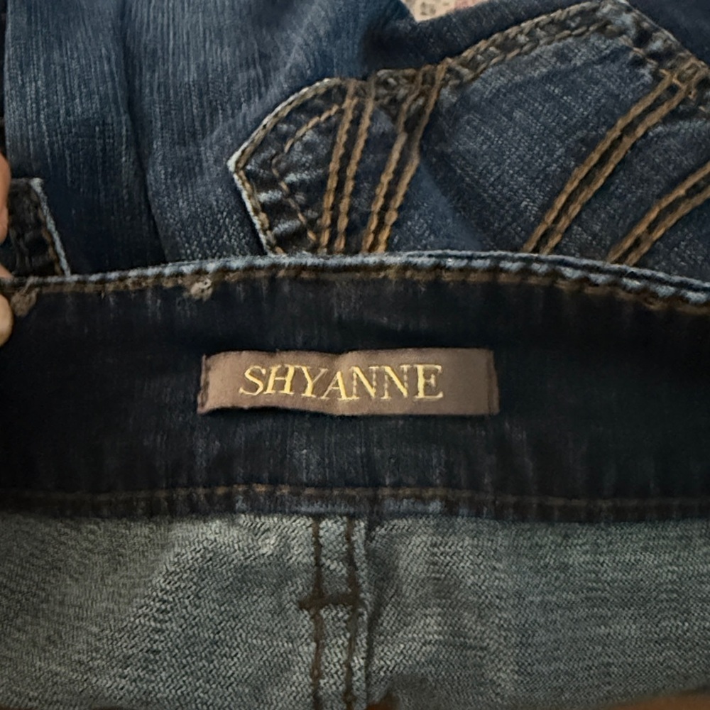 Shyanne Like New Mid Rise Trouser Jeans in Dark Wash Size 29 - Picture 5 of 6